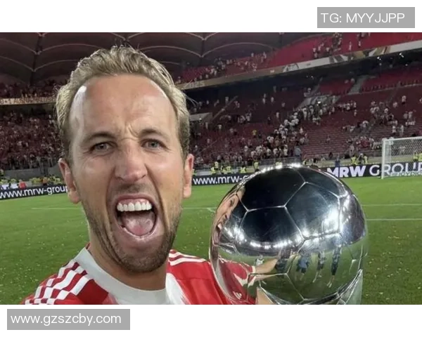 当红足球巨星惨遭网友恶搞引发球迷热议与欢乐调侃