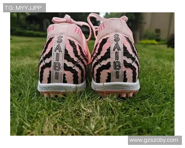 球星穿搭攻略精选 足球鞋推荐与搭配技巧解析