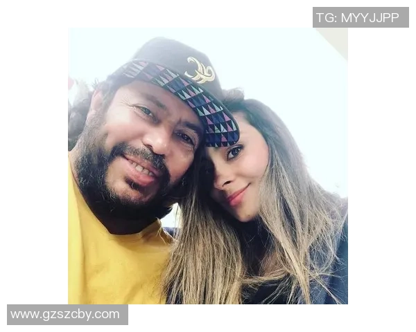 足球杯球星女儿成长故事揭示背后不为人知的艰辛与荣耀